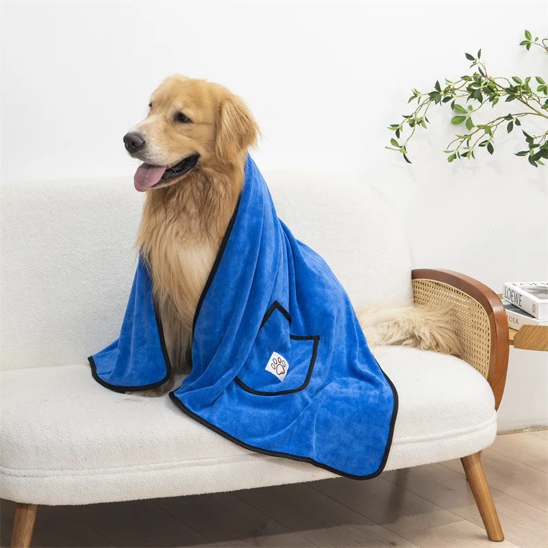 Super absorbent and quick-drying towel for cleaning dogs