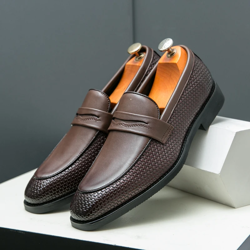 

Men Retro Pointed-toe Loafers Casual One-step Shoes Business Office Brand Shoes Social Shoes Black Brown Size 38-46 Men Shoes