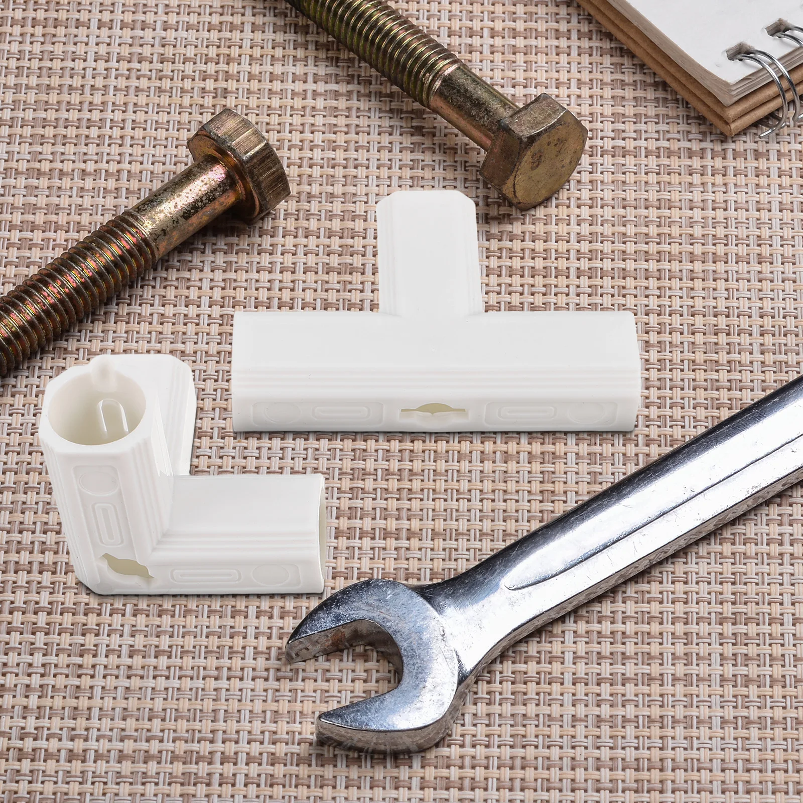 

4pcs Connectors Replacement Play Yard 3-Way Elbow Fittings Safe Plastic Playpen Parts Safety Attachments Foldable Gate