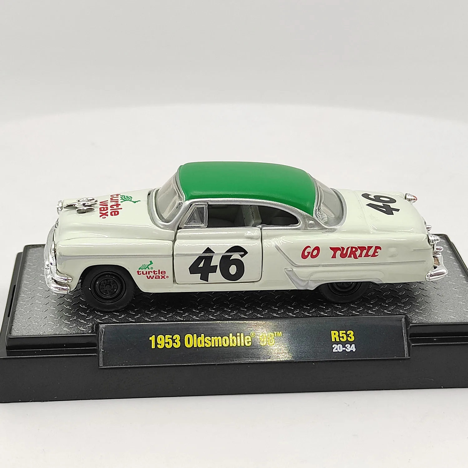 Diecast M2 1/64 Scale 1953 0ldsmobile 98 Three-door White Vintage Car Alloy Car Model Collectible Toy Gift Souvenir Display