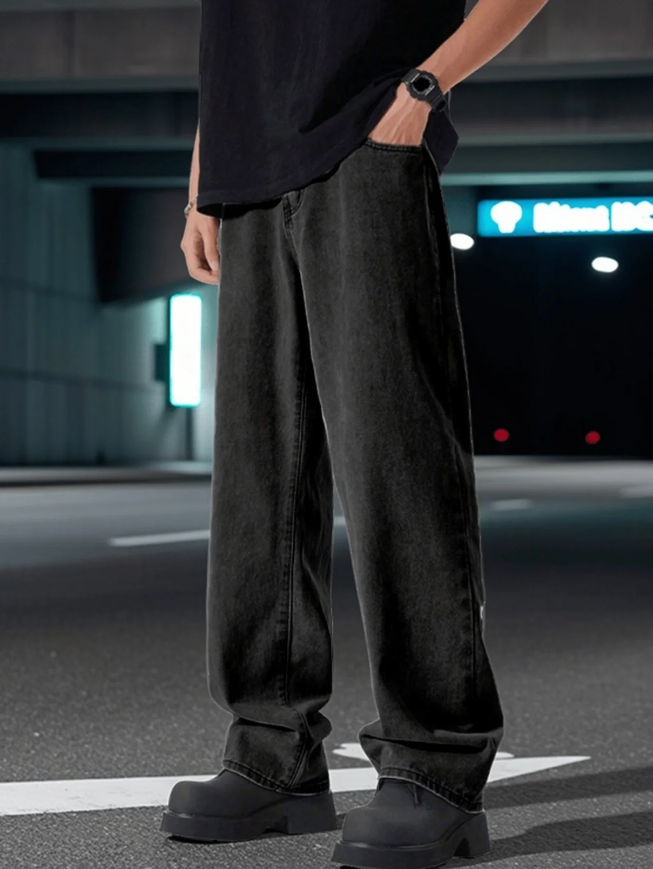 

​Men's Straight-Leg Casual Jeans in Stone Washed Finish with Five Pockets and Stretch Mid-Rise Mobility​