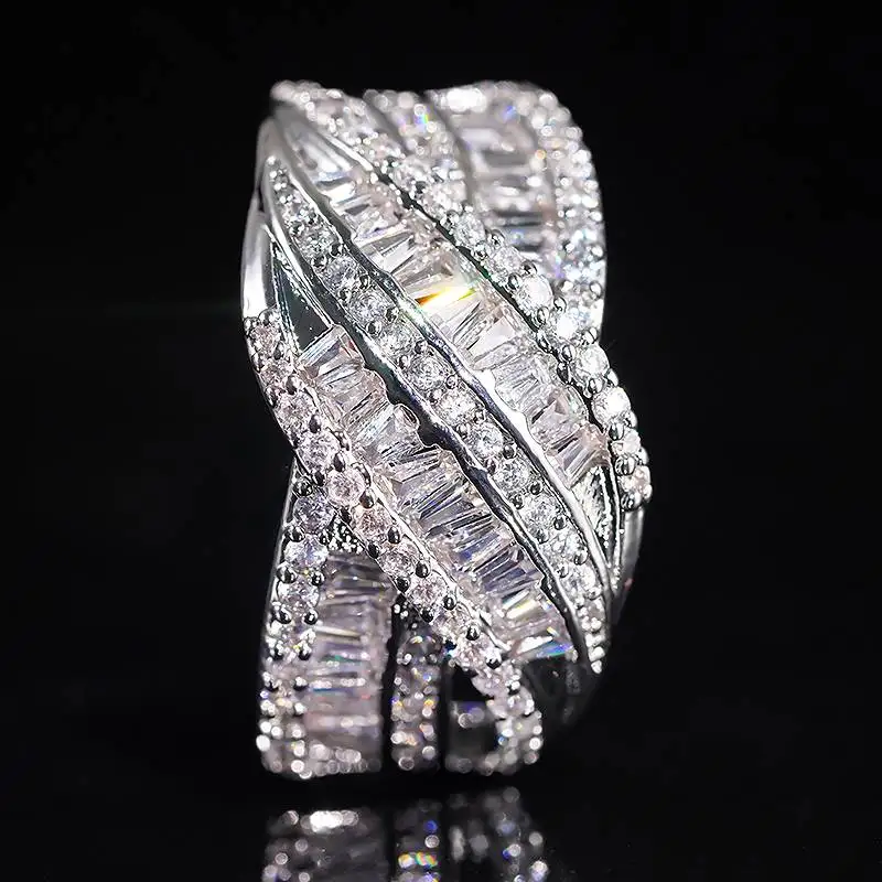 Huitan Damenring mit Kreuz-Design, silberfarben, Party-Mode-Accessoires, voller brillanter Zirkonia, luxuriöser Hochzeitsschmuck für Damen