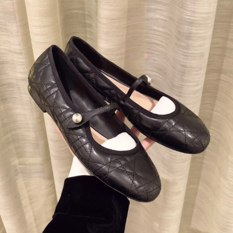 

Темпераментные женские туфли с пряжкой и жемчугом, новинка 2025, модные универсальные женские туфли на плоской подошве, удобные простые туфли на плоской подошве