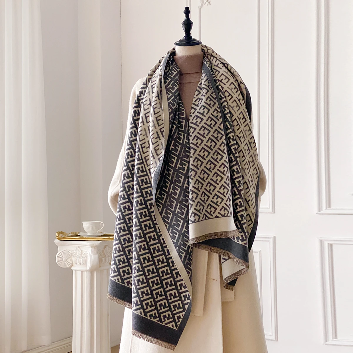 

2023 Новый люксовый бренд женский двусторонний кашемировый шарф с принтом - мягкая уютная шаль из пашмины, зимняя уличная морозостойкая шаль