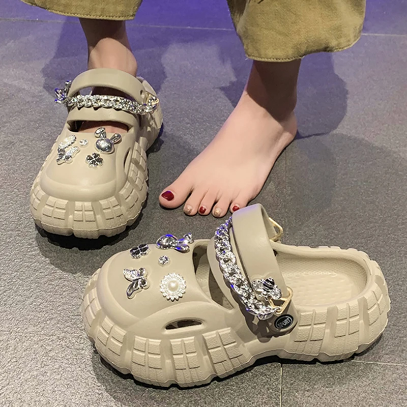 Women Summer Slippers Platform Sandals Metal Decoration Clogs Beach Slides Comfortable Outdoor Garden Shoes Casual Home Slippers