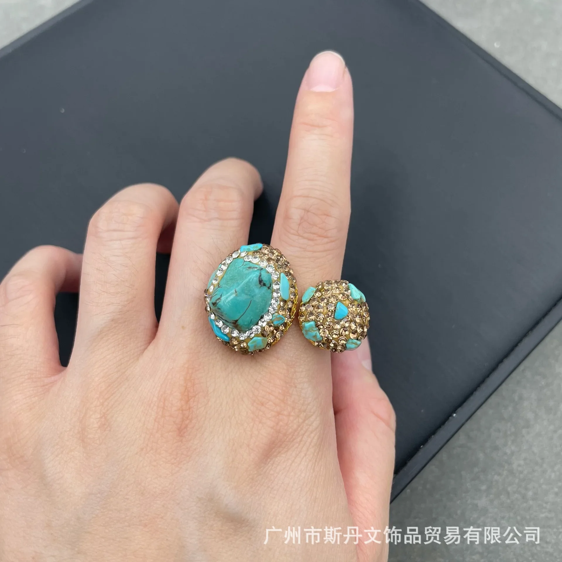 New original ring inlaid chalcedony ring fashionable personality sultan stone medieval light luxury point diamond jewelry emeral