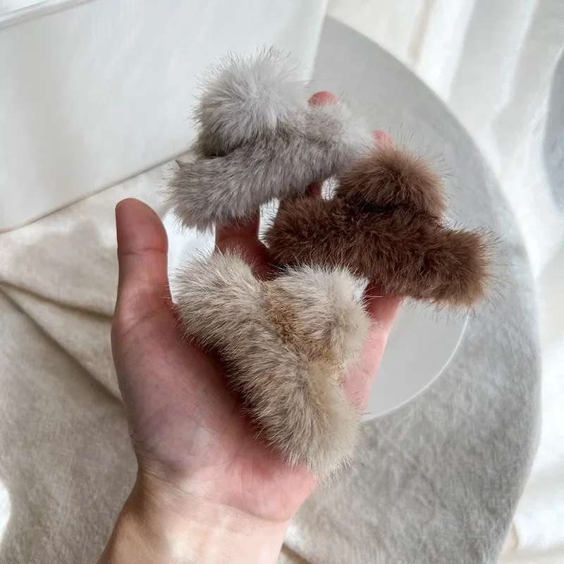 Fluffy super soft imitation mink fur small claw clip high ponytail plush shark mini clip ball head cute curly hair clip