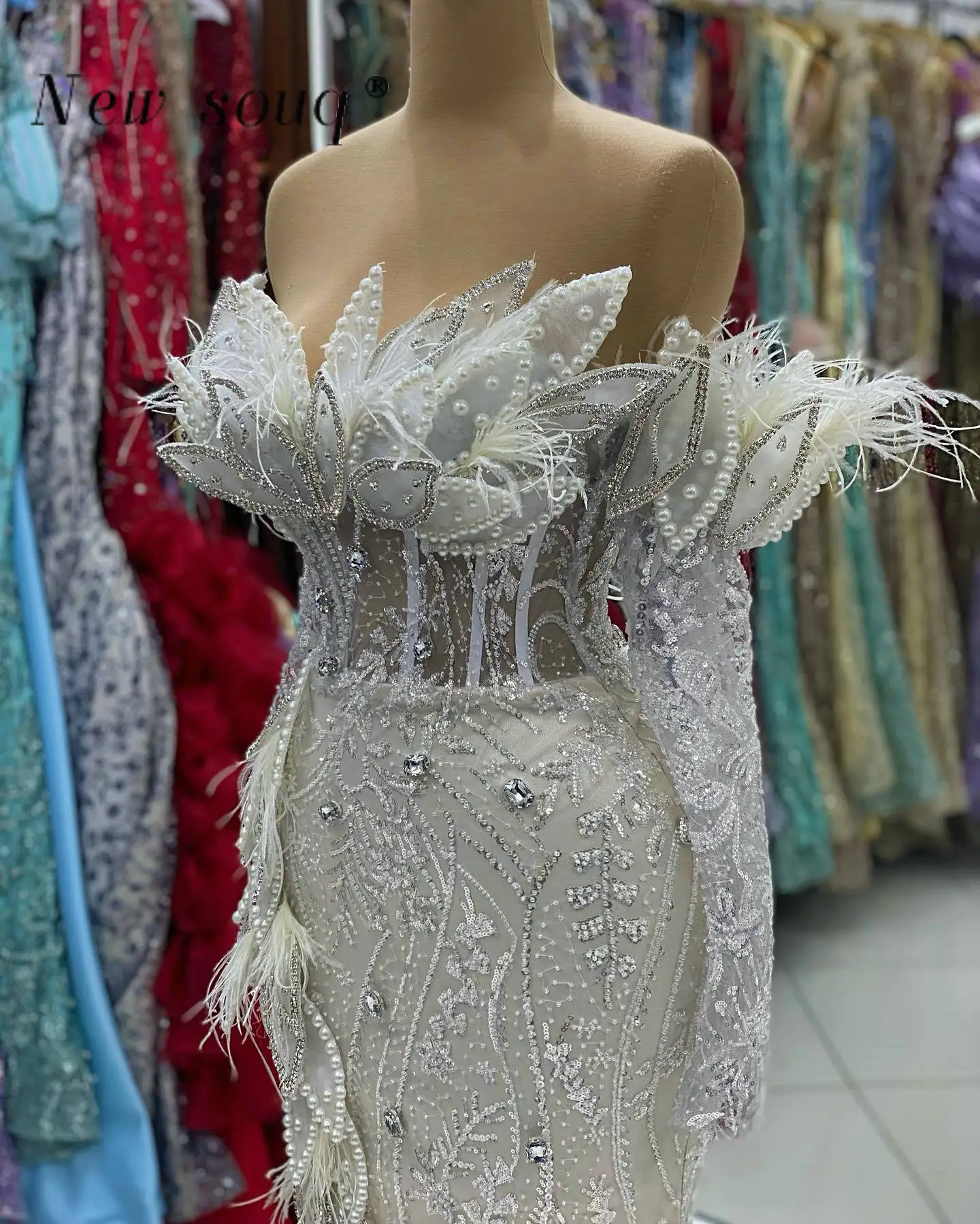 فساتين سهرة بيج مثيرة بدون أكتاف مع فتحة جانبية عالية ومشد مطرز بالخرز للنساء لحفلات الزفاف والعشاء