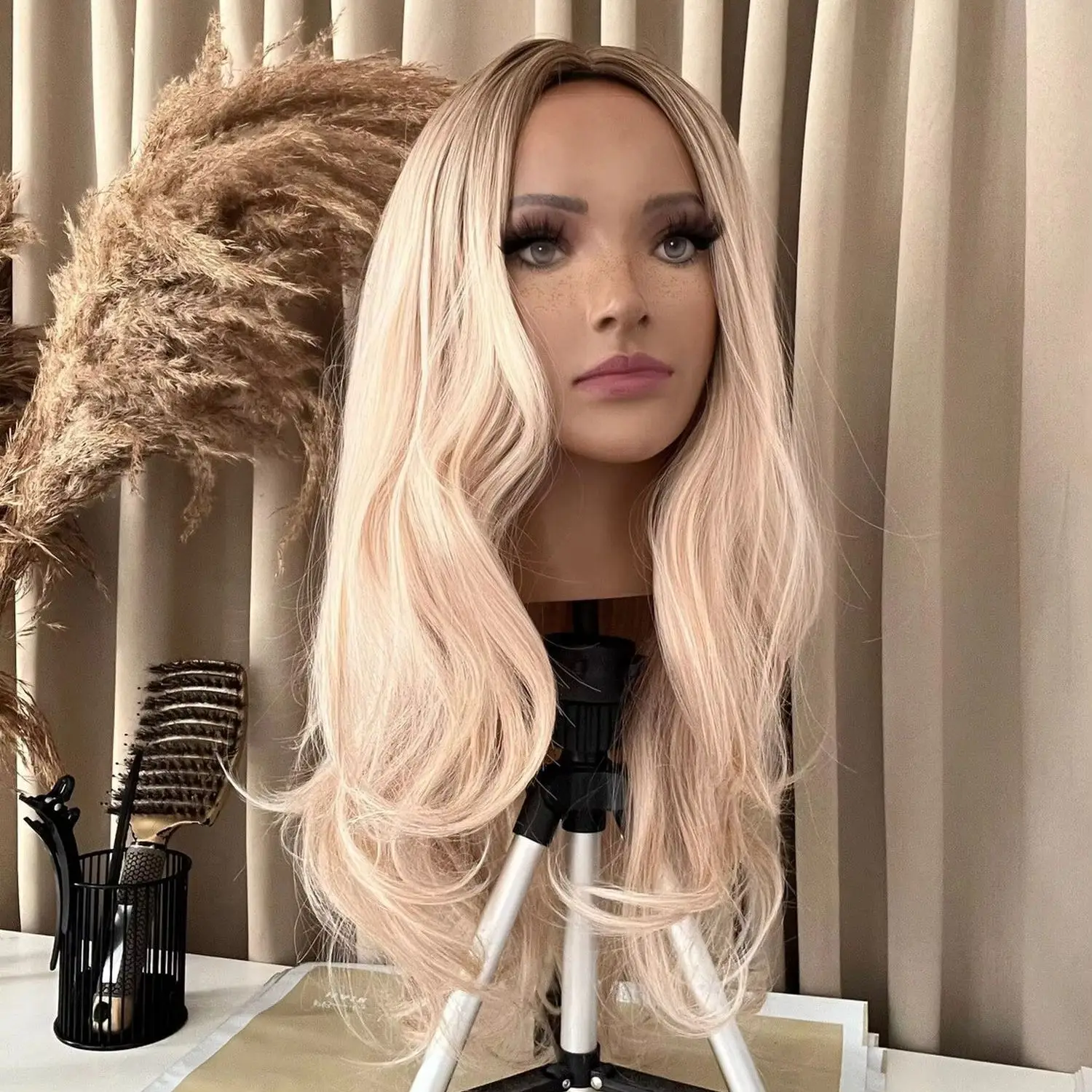 

Бесклеевые парики Синтетические волосы Объемная волна Предварительно выщипанная линия волос Выделение Омбре Пепельно-русый Парик фронта шнурка Косплей/Повседневное/Вечерние