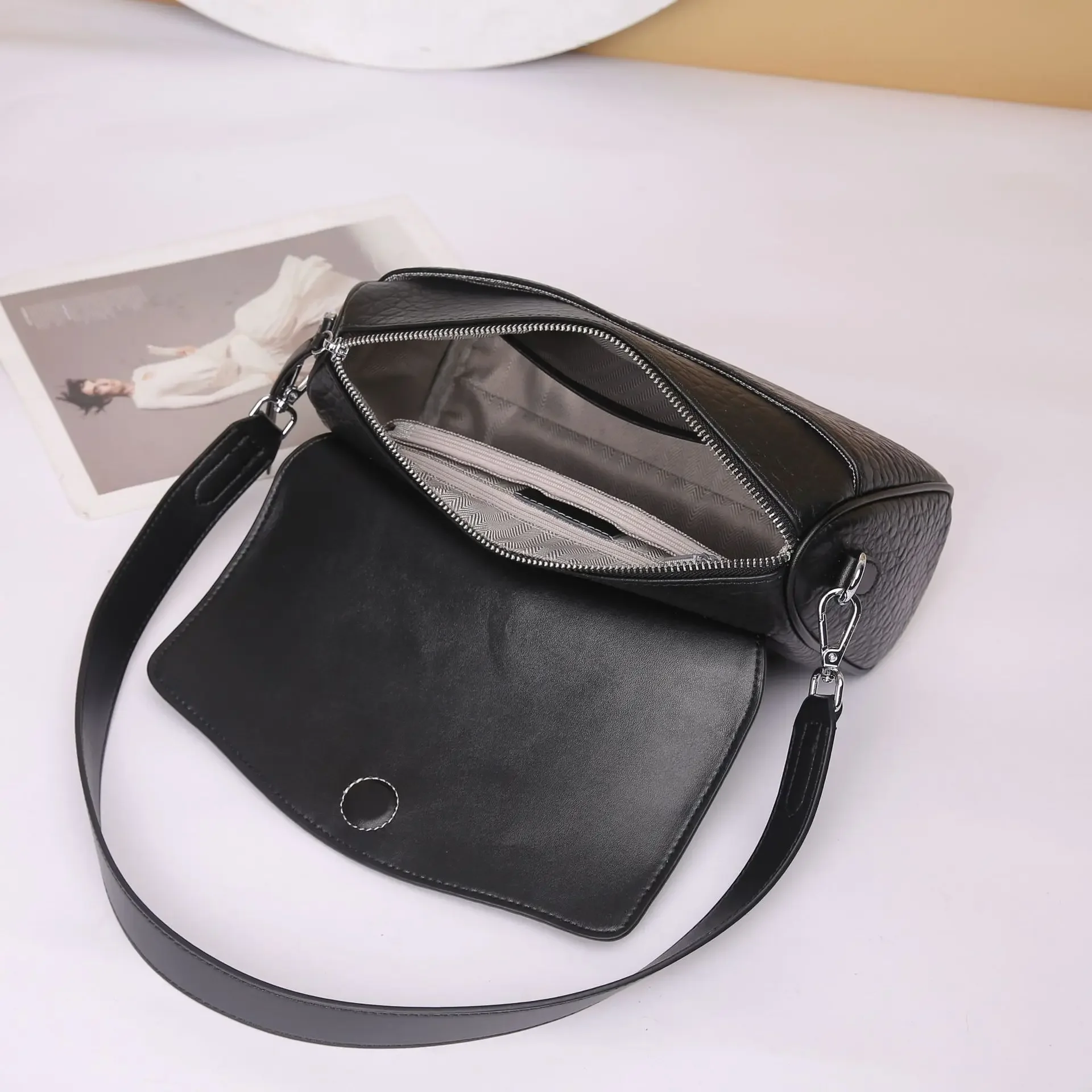 حقيبة كروس من الجلد الطبيعي ذات ملمس فقاعي - محفظة كتف أنيقة وخالدة للنساء، حاملة أساسيات يومية فاخرة