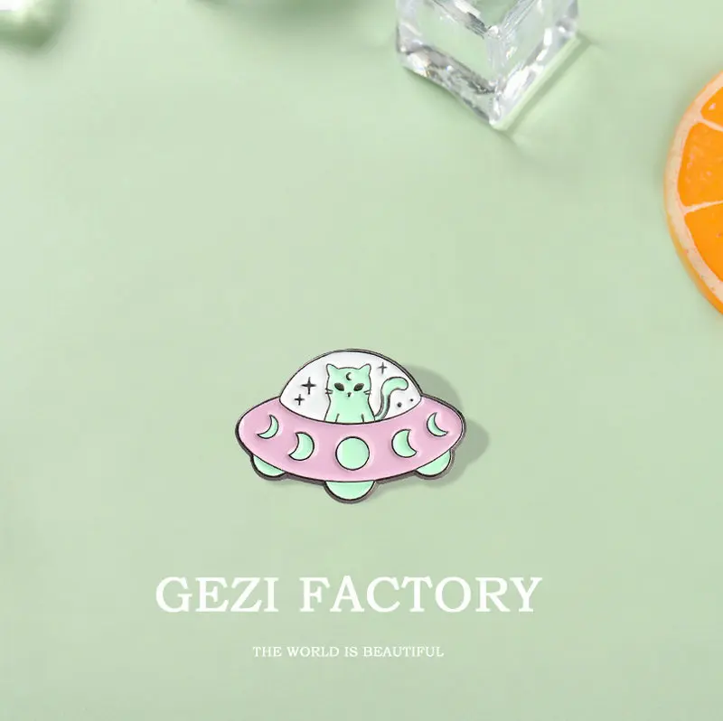 

Cat Enamel Pins Funny Bag Brooch Lapel Badge Cartoon Science Fiction Jewelry Gift for Kids Friends 'Escape Here' Alien