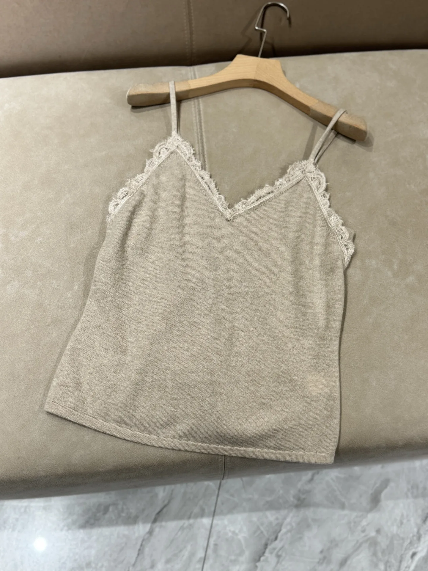 

Ladies New High Quality Lace Cashmere Knitted Camisole Fashionable Versatile Casual Tops