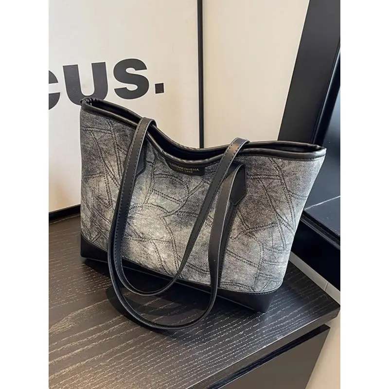 

2025 New! Luxury-brand Women's Retro Denim Tote Bag - Large-capacity for Commuting, Casual & Stylish, Versatile Shoulder Carry