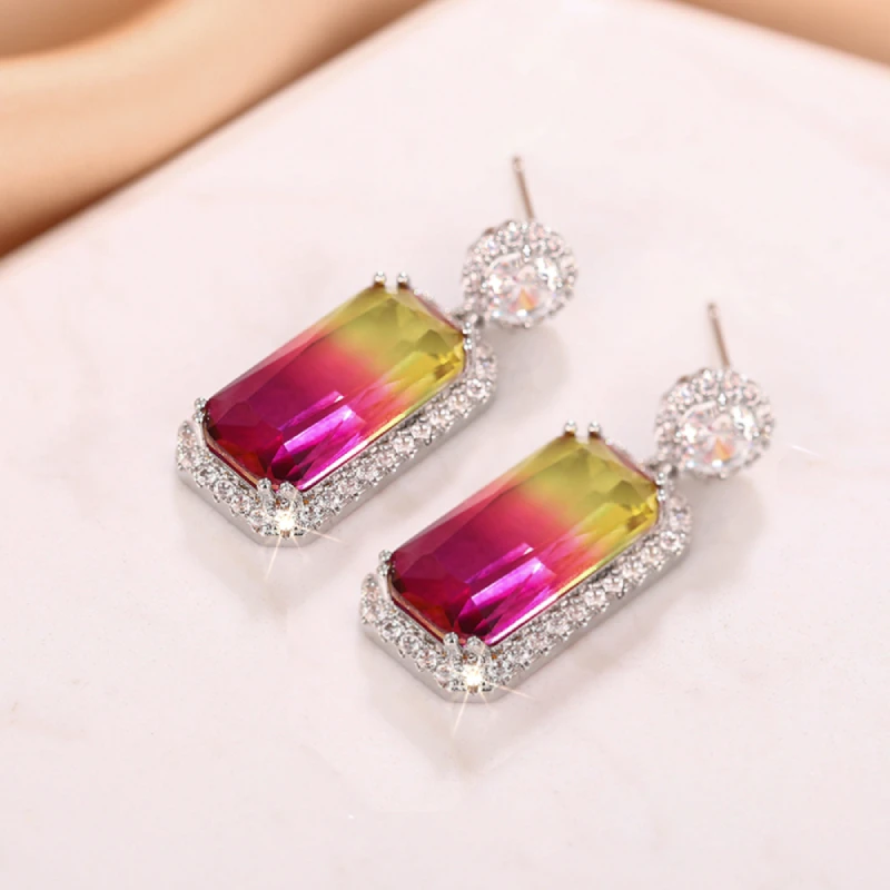 Huitan Ästhetische Regenbogen Stein Frauen Tropfen Ohrringe Spezielles Design Glänzende CZ Party Jahrestag Elegante Accessoires Schmuck Geschenk