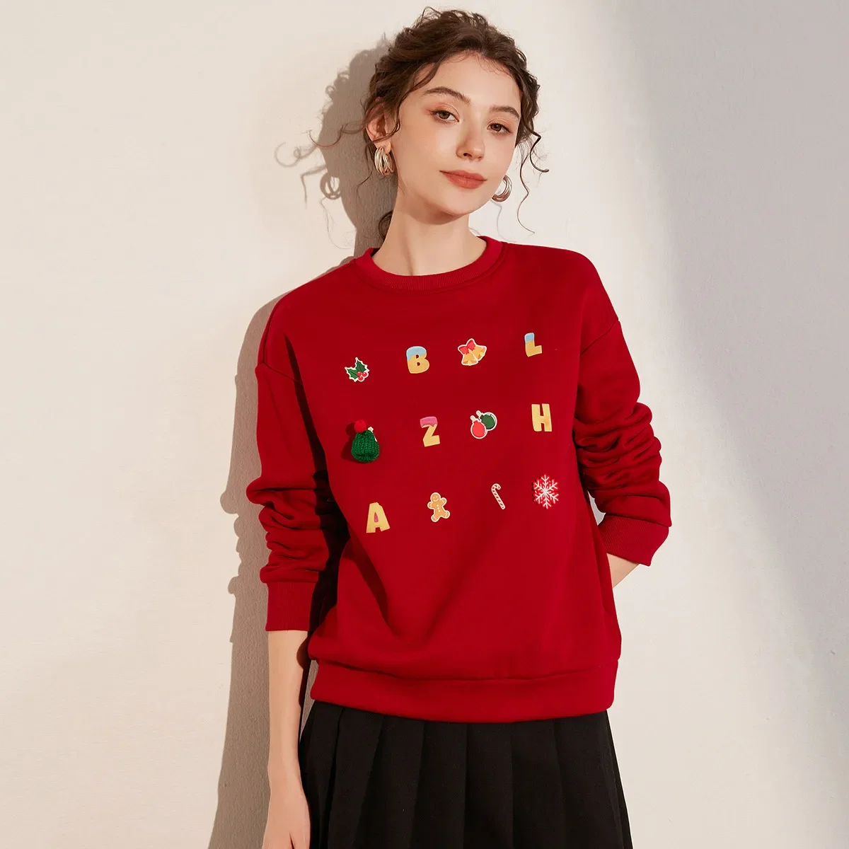 LOUIS YAO 2025 Christmas Themed Printed Hoodie for Autumn Winter Casual Round Neck Loose Shoulder Sleeves Women's Hoodie