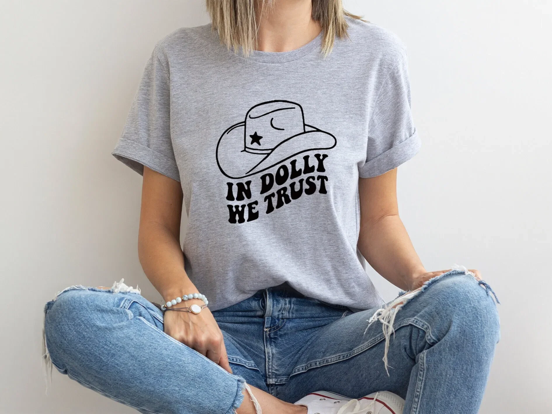 In Dolly We TrusT T Shirt Country Music Lover Nashville SweaT Retro Style Crewneck Sweater