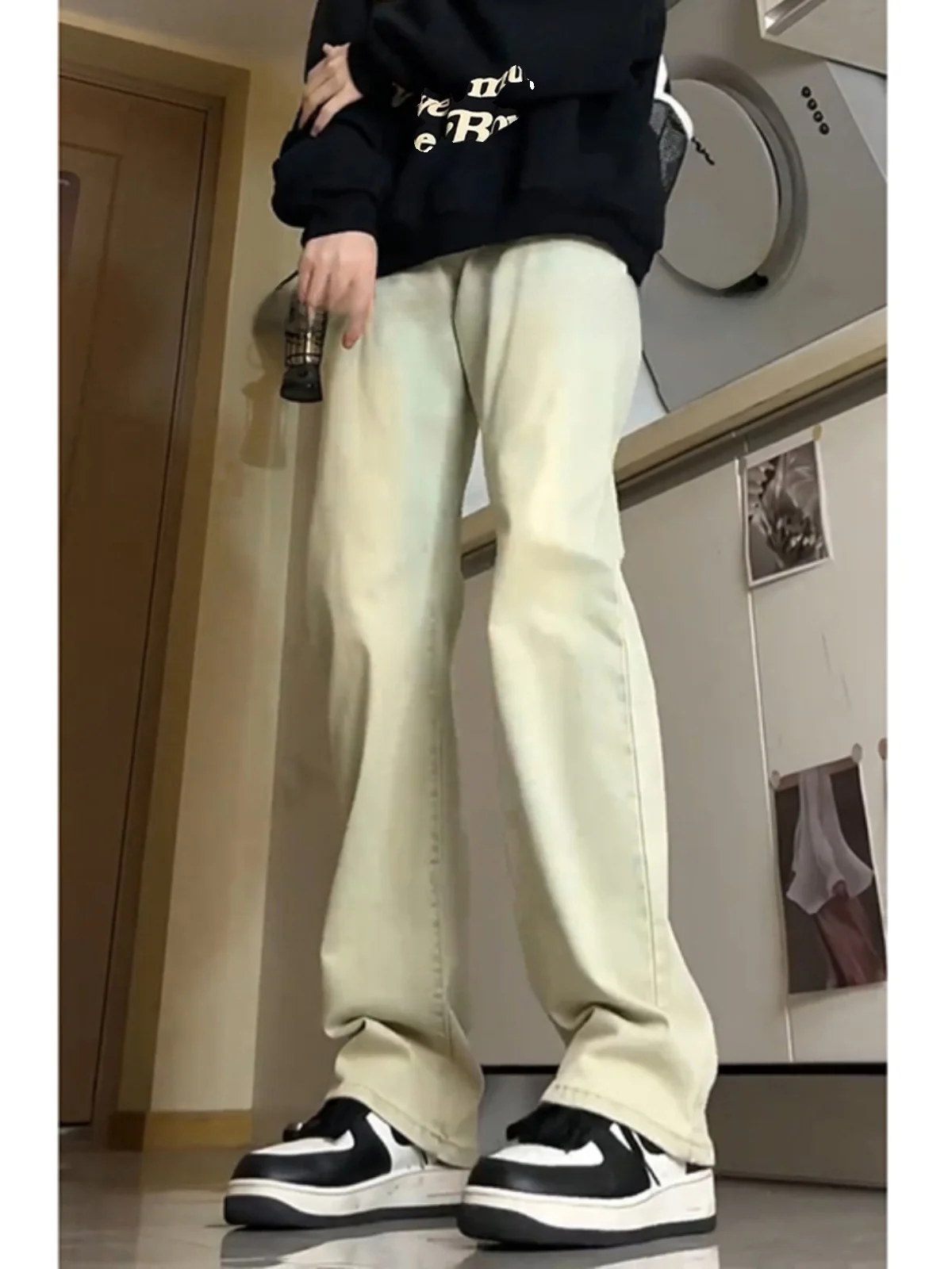 Jeans da uomo a vita alta con coltello a vita alta retrò American Vibe Pantaloni micro svasati a gamba alta e gamba dritta. Jeans in denim giallo