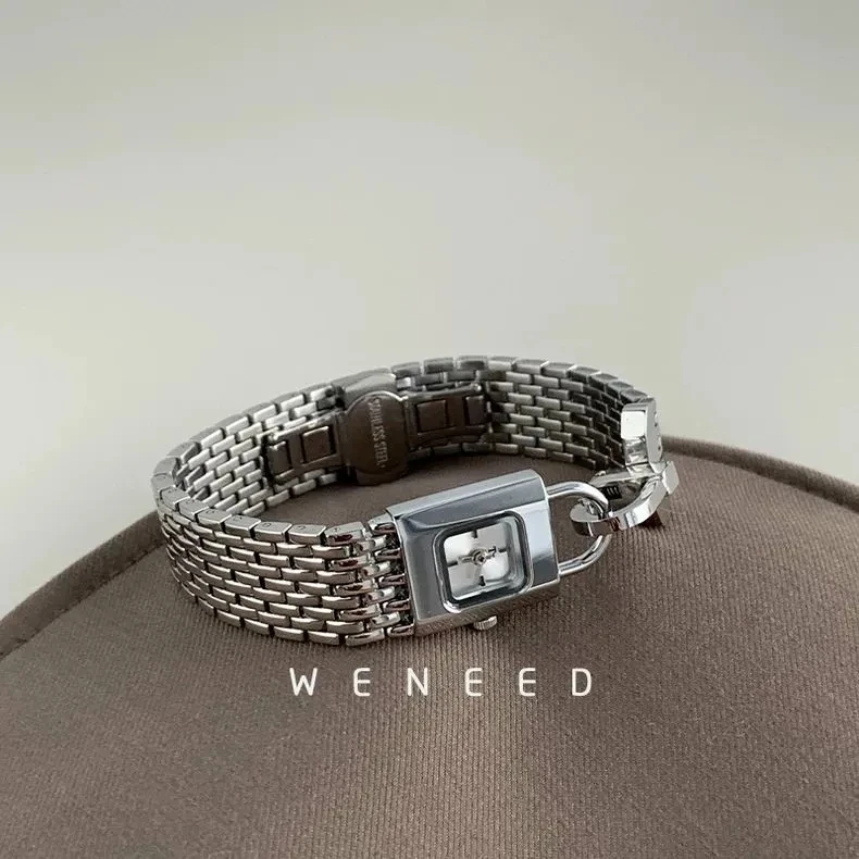 2024 Nowy kwarcowy zegarek damski Zegarek z blokadą Pozłacana bransoletka Zegarek damski z bransoletą Spersonalizowana moda