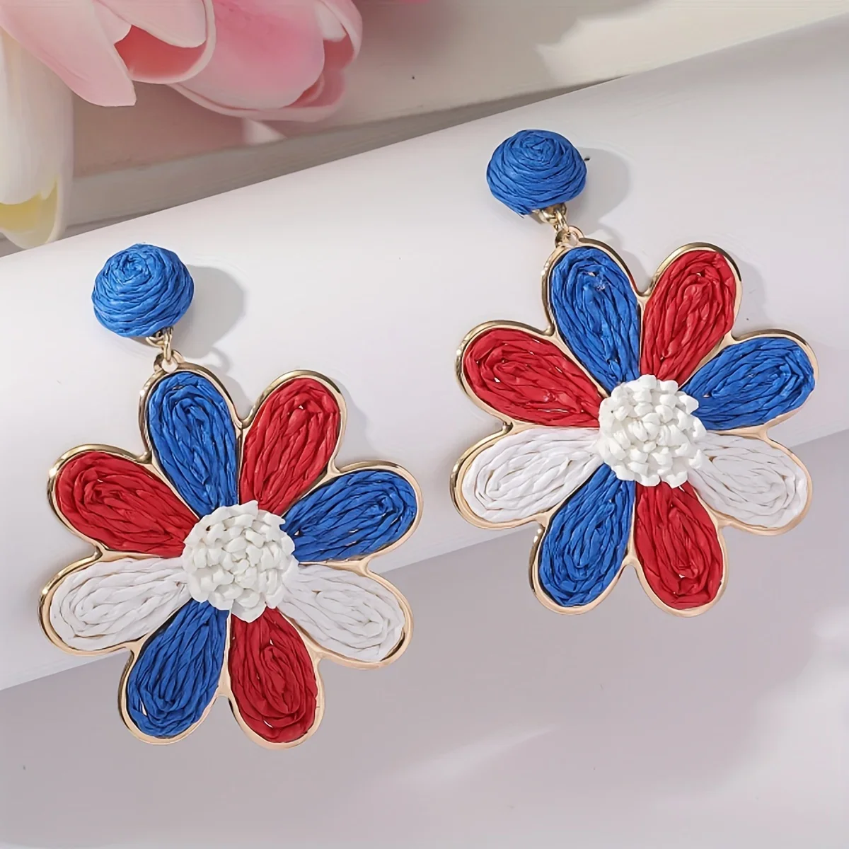 A Pair of Bohemian Lace Woven Flower Earrings, Stylish and Elegant Handmade Women\'s Earrings, Suitable for Vacation and Everyday