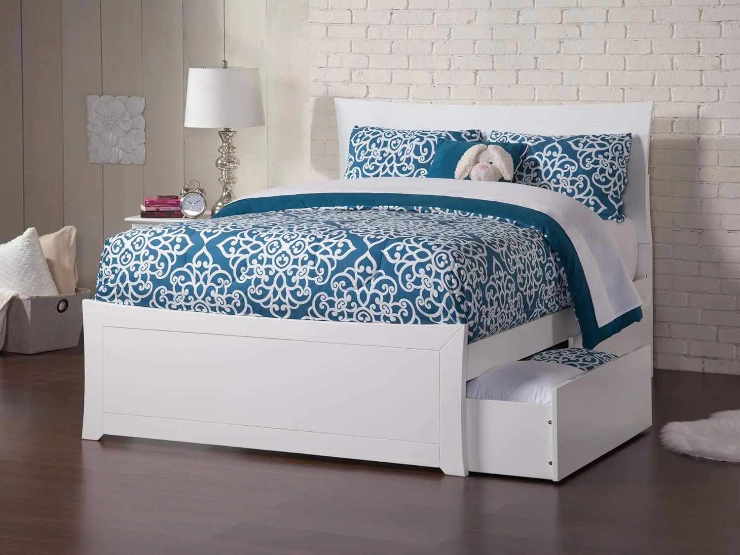 Metro Full Size Platform Bed With Matching Footboard & Storage Drawers In White