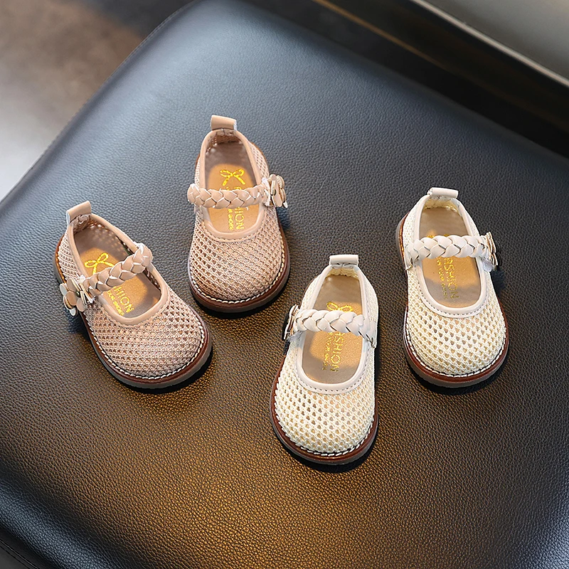 

Детские пляжные туфли-шлепанцы с плетеным верхом, удобные прогулочные туфли для малышей, с милыми цветами, на мягкой подошве, новинка лета 2026, повседневные туфли для девочек-принцесс