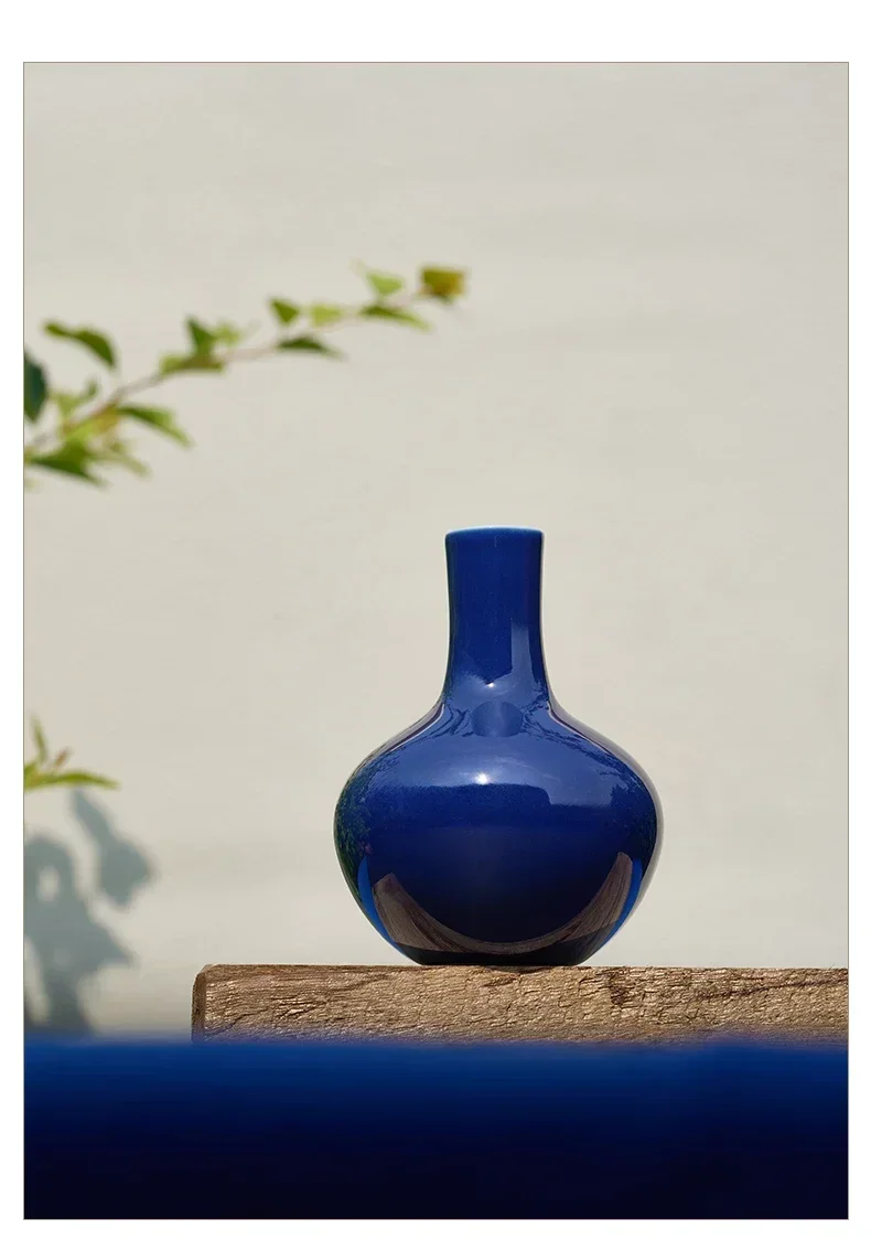 Chinese elegant simple ultimate monochrome desktop small palm vase Mini ceramic vase
