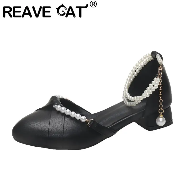 

Женские бежевые туфли REAVE CAT в стиле Лолита, с заостренным носком, на толстом каблуке 3 см, с ремешком на пряжке, бусинами, большие размеры 41, 42, 43, милые туфли