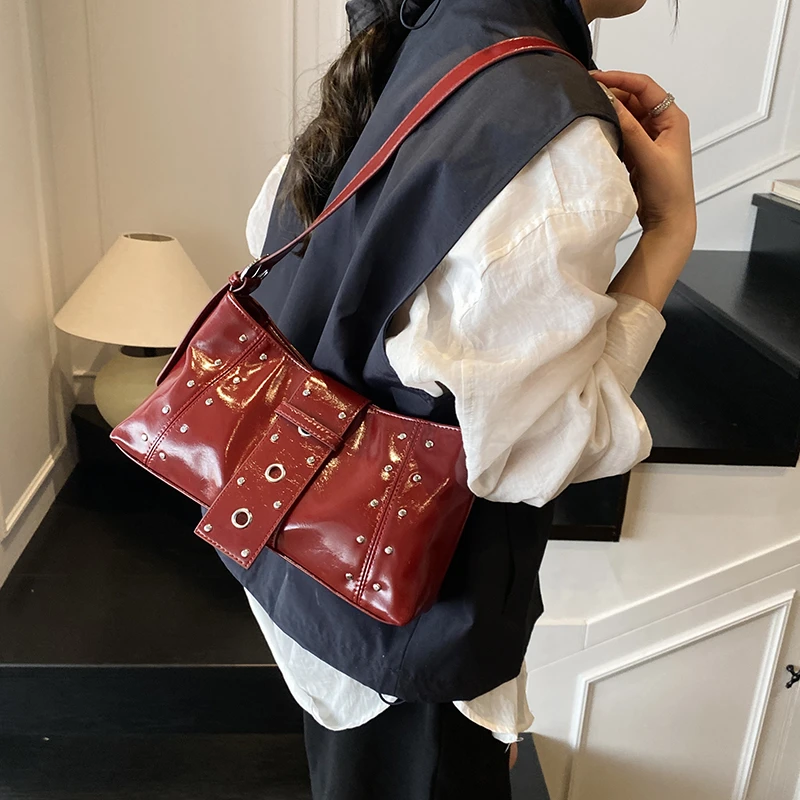 2025 مصمم الأزياء نمط جديد الصلبة بو ساحة حقائب كتف عالية الجودة شخصية شعبية الإبط حقائب للنساء الساخن العصرية