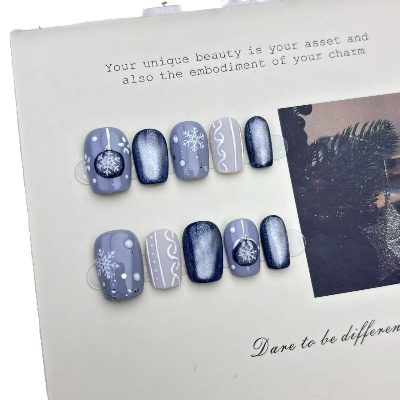 10 szt. Ręcznie Robione Paznokcie Naklejane Świąteczne Frozen Niebieskie Efekt Kociego Oka Pełne Pokrycie Końcówki Paznokci dla Kobiet i Dziewcząt Zdejmowane Paznokcie do Noszenia