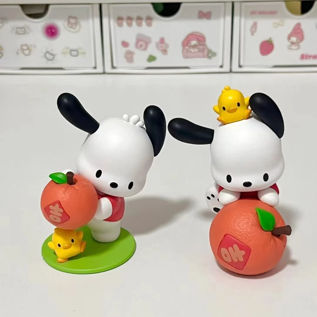 Figura de Anime Miniso Sanrio Pochacco, Serie de la buena suerte, adornos Kawaii Hug Orange Ver, modelo de Pvc, decoración de Año Nuevo, regalo de Navidad