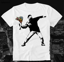 Topy Tee Flower Throw Protester Banksy GRAFITTI GRAFFITI Sprayer Flowers T-Shirt Streetwear Casual