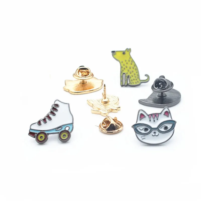 Roller Skate Pet Brooch, Puppy Kitten Ice Skating Pin, Cute Animal Sports Enamel Badge Wholesale