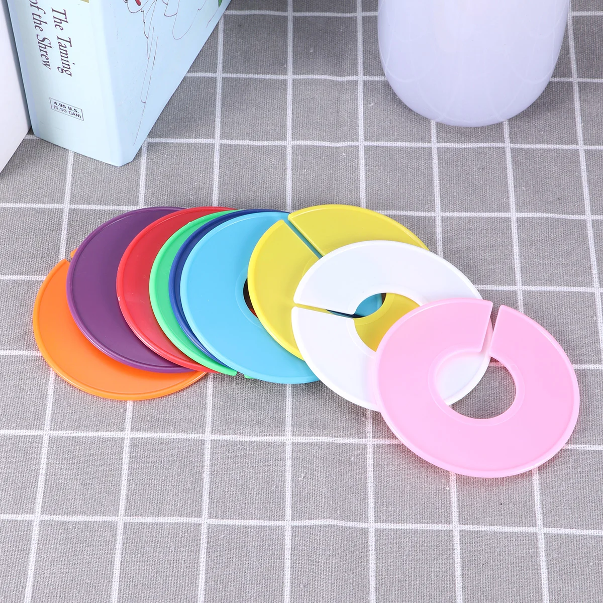 10pcs Plastic Clothes Size Dividers Round Clothing Hanger Circle for Store Market (Mixed Colors)