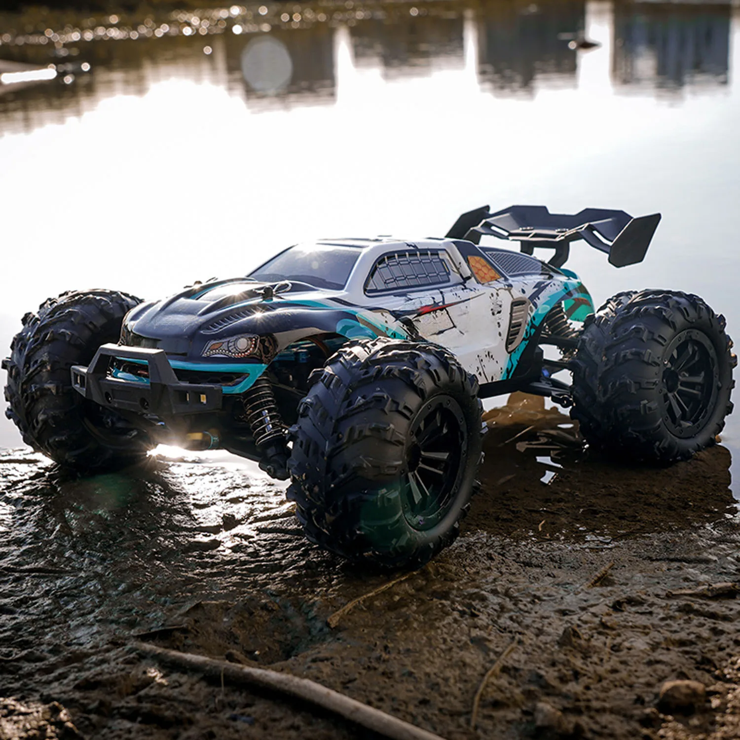 

2.4GHz RC Off Road Vehicle Q117 1/16 Remote Control High Speed 4WD Car 70km/h RTR Brushless Motor 35A ESC LED Lights Battery
