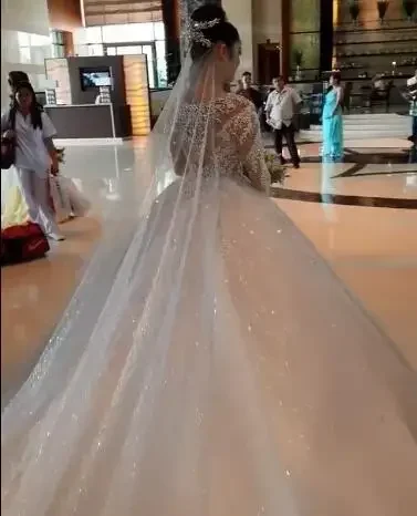 Abito da sposa elegante con strascico lungo personalizzato, manica lunga, abito da sposa trasparente, Mariage africano