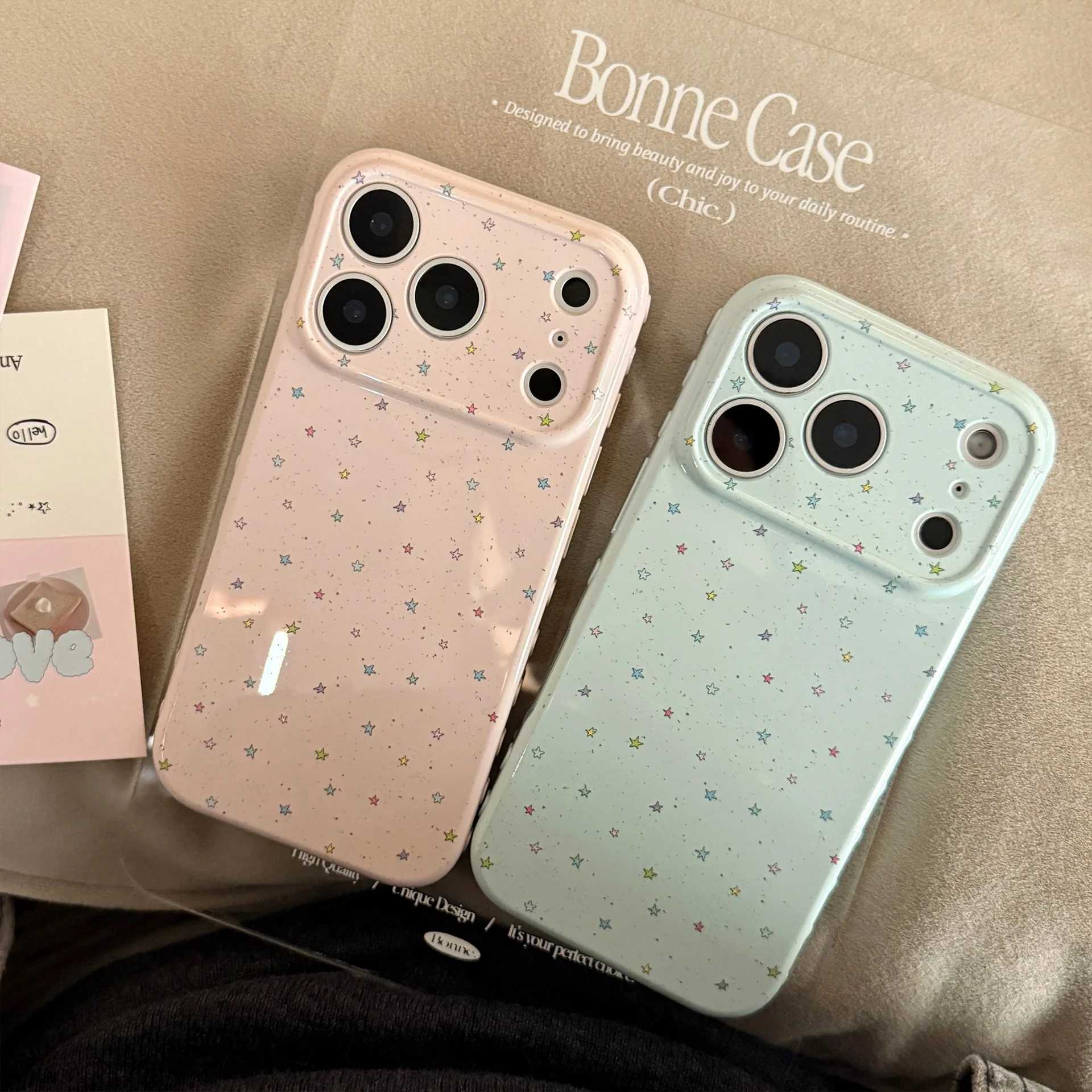 غطاء هاتف كوري لطيف بتصميم نجوم متناثرة باللون الأصفر لهواتف آيفون 17 و16 برو و15 و14 و13 و12 و11 برو ماكس، غطاء سيليكون ناعم