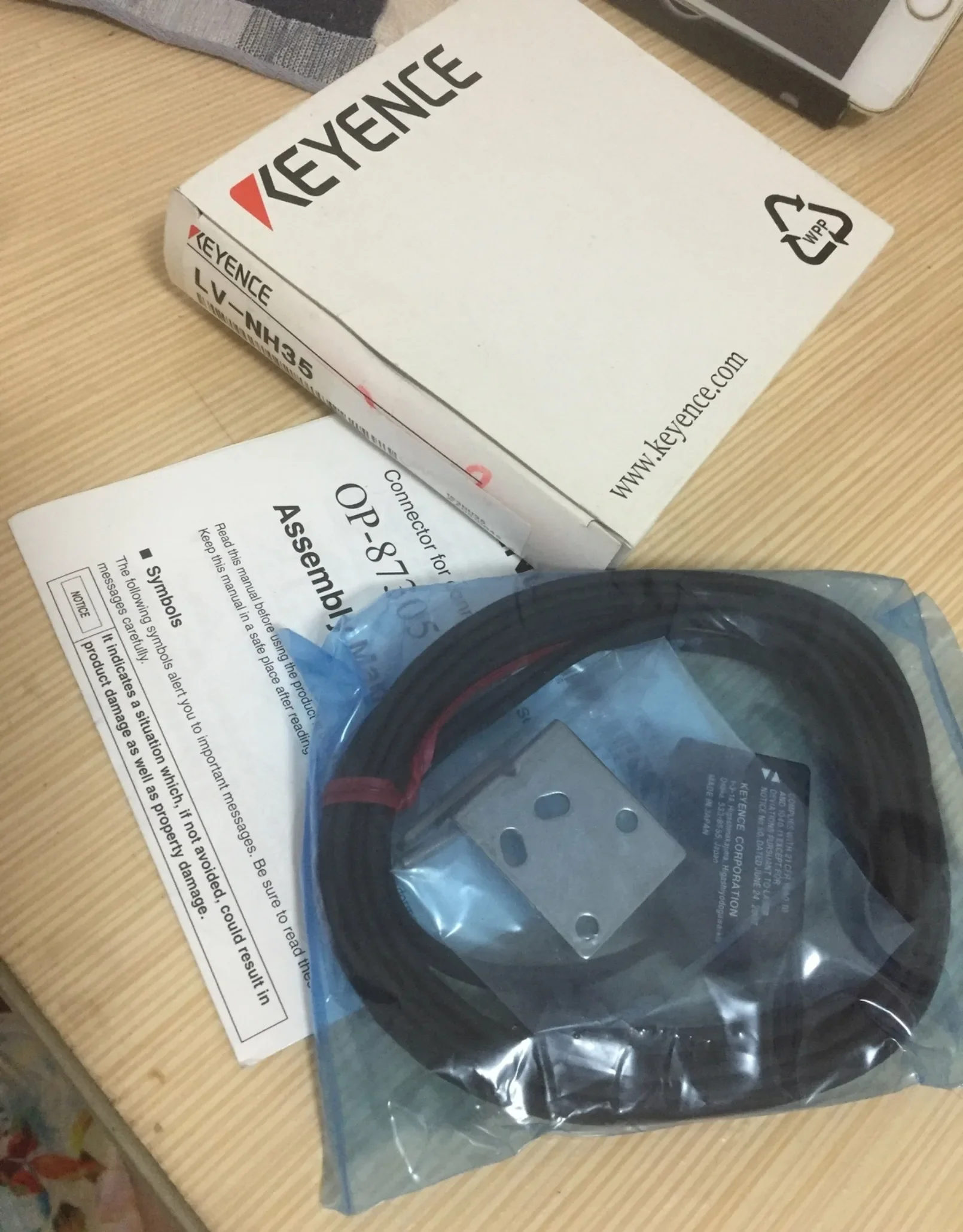 1PC  KEYENCE LV-NH35 Laser Sensor LVNH35 In Stock #familitrade