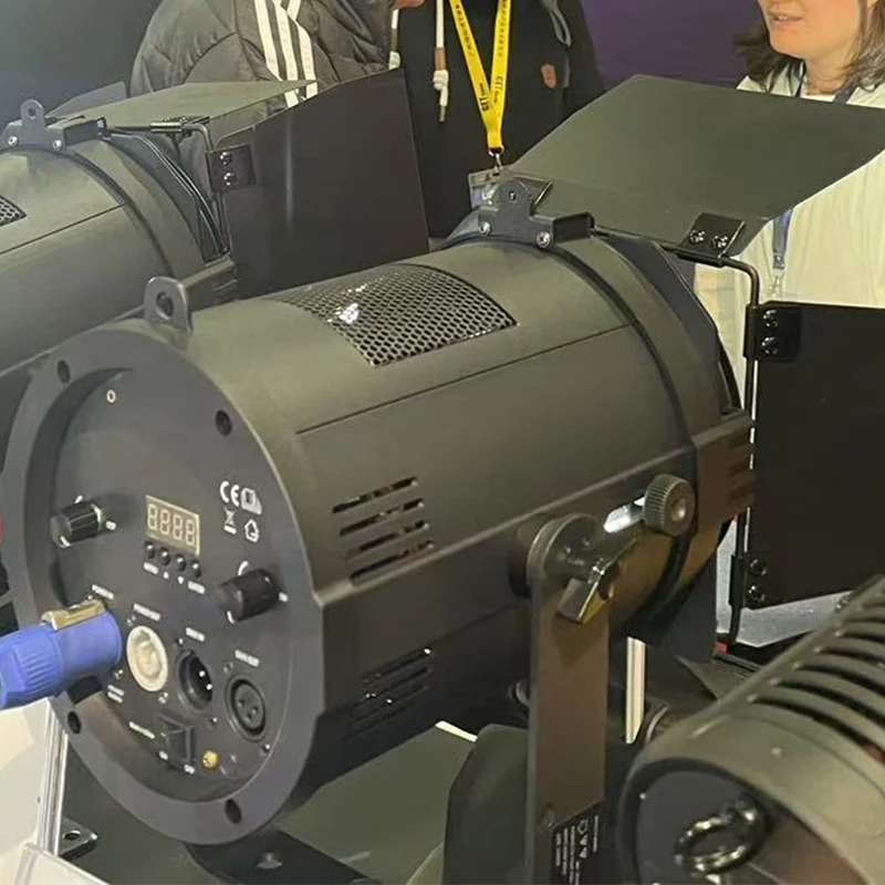 

Светодиодный Френелевский элемент 25 ° -65 ° Профессиональный прожектор Zoom Spotlight 200W 2-в-1 (теплый/холодный белый свет) или 4-в-1 RGBL с DMX-управлением и затворами для сценического освещения