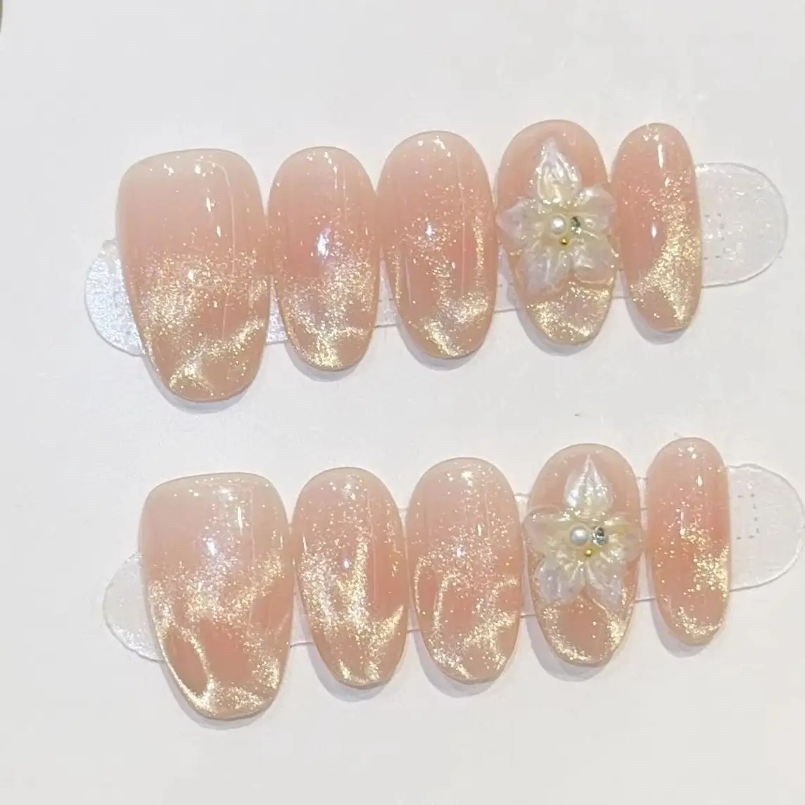 

10 шт., золотой пляжный дизайн «кошачий глаз», накладные ногти, короткие овальные накладные ногти с резным белым цветком, искусственный маникюр, лето для женщин