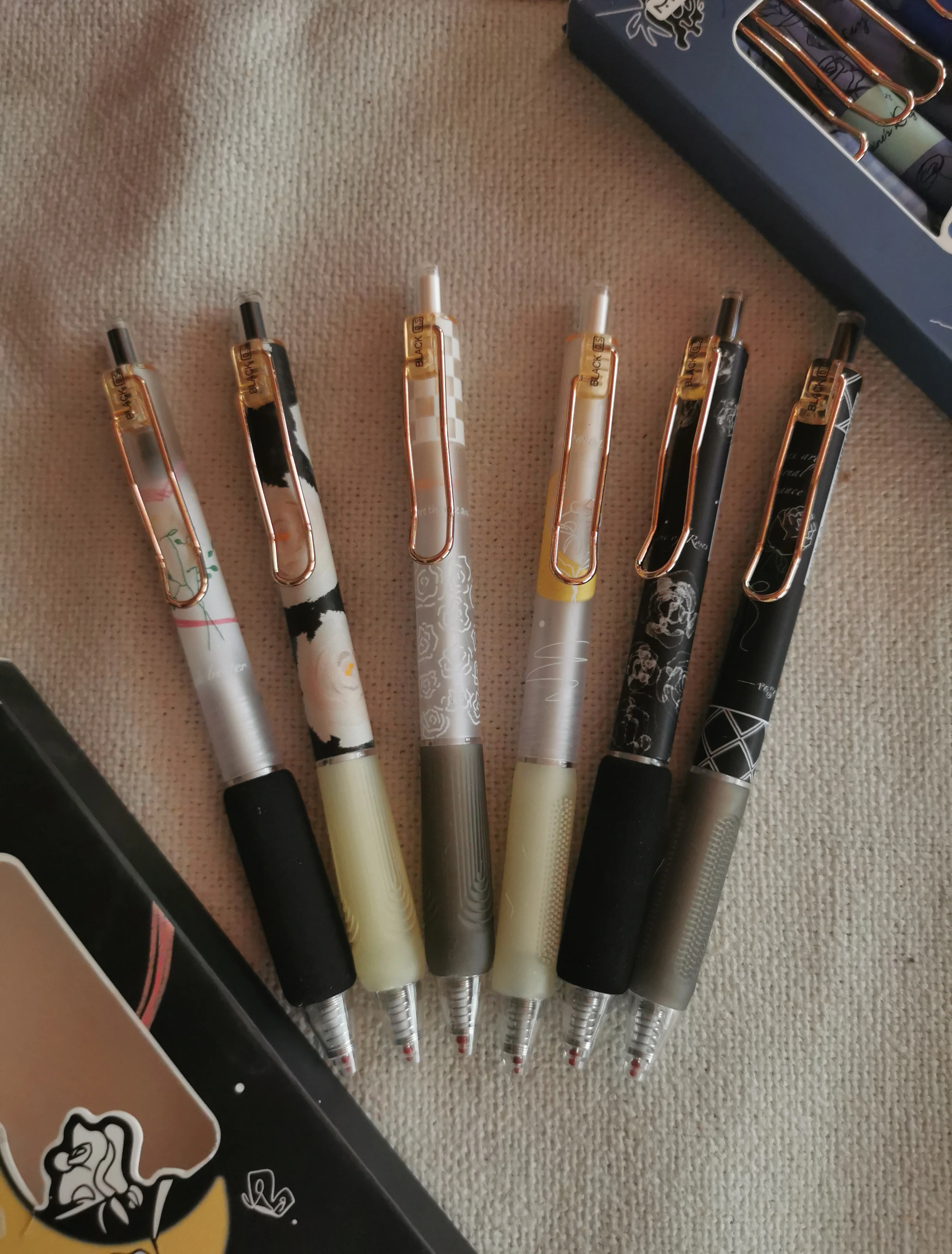 Retro European Neutral Pen Rose Butterfly Series Student Problem Brush, Quick Drying Black Pen Stationery, 6-pack Set0.5mm