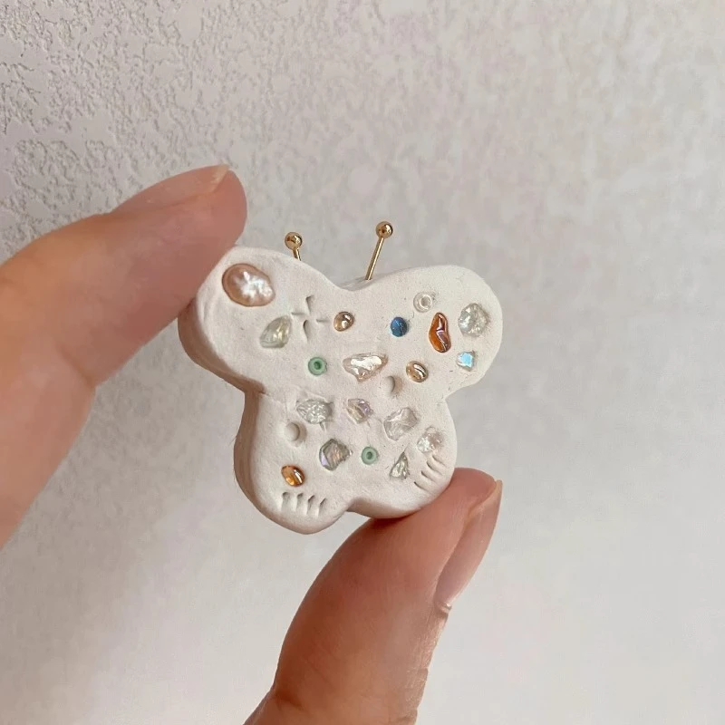 Gravel butterfly clay brooch strap, butterfly gemstone inlay original design cute niche