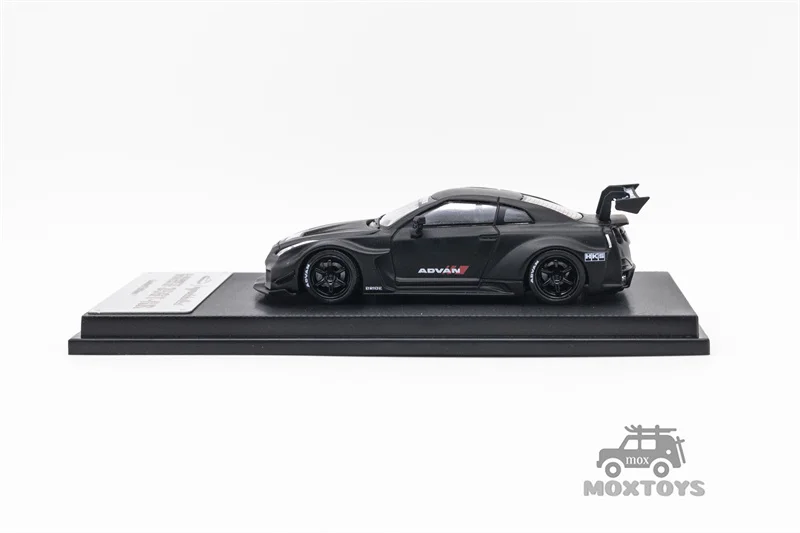نموذج سيارة كوليكت MC 1:64 LB GTR GT باللون الأسود غير اللامع