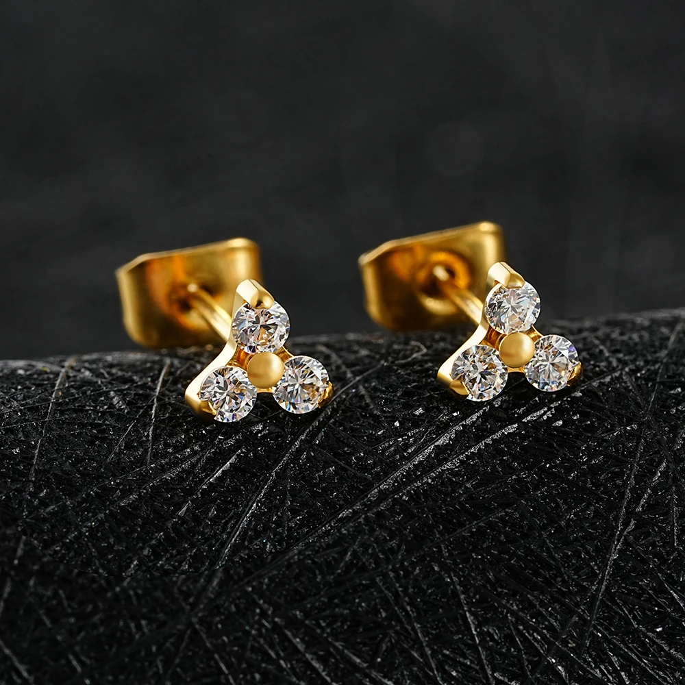 1 Pair Right Grand ASTM F136 Titanium 20G Trinity CZ Stud Earrings Simple Triple Flower CZ Cartilage Earring Set Hypoallergenic Jewelry