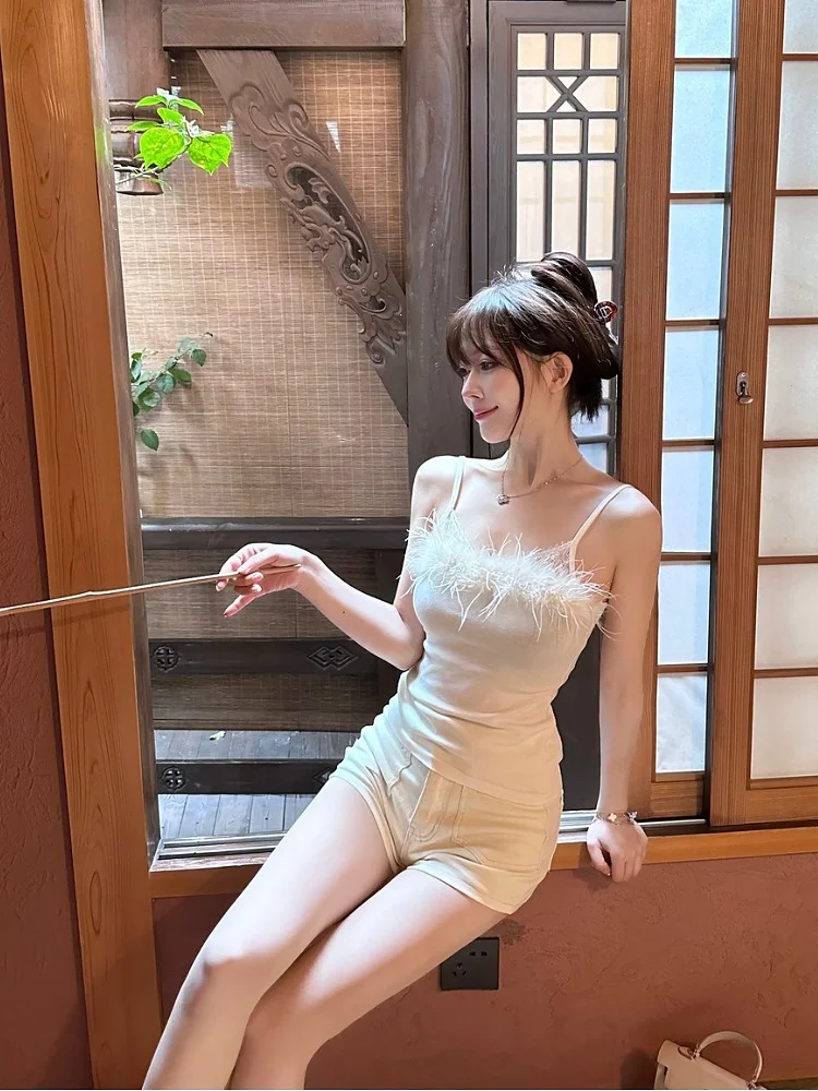 

Женский топ M900 с белыми бретелями, летняя уличная одежда, изящный дизайн, сладкий и пикантный стиль, новинка 2026 года, модный женский топ