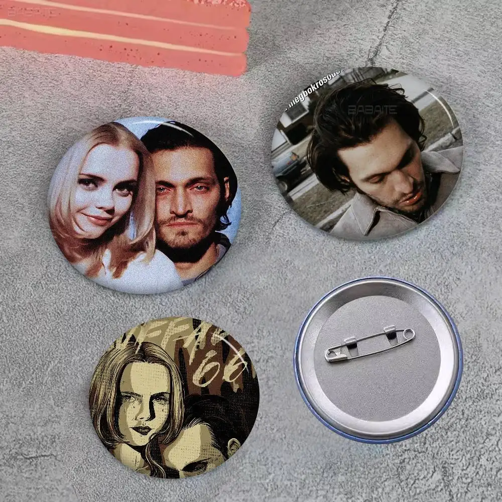 Buffalo 66 Classic Movie 58 mm handgefertigte Brosche Cartoon Cosplay Abzeichen auf Rucksack Schmuck Accessoires Geschenke