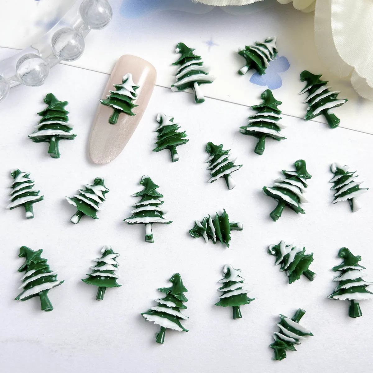 50 pezzi 3D creativo albero di Natale resina nail art charms cartone animato simulato albero verde neve serie natalizia decorazioni per unghie fai da te