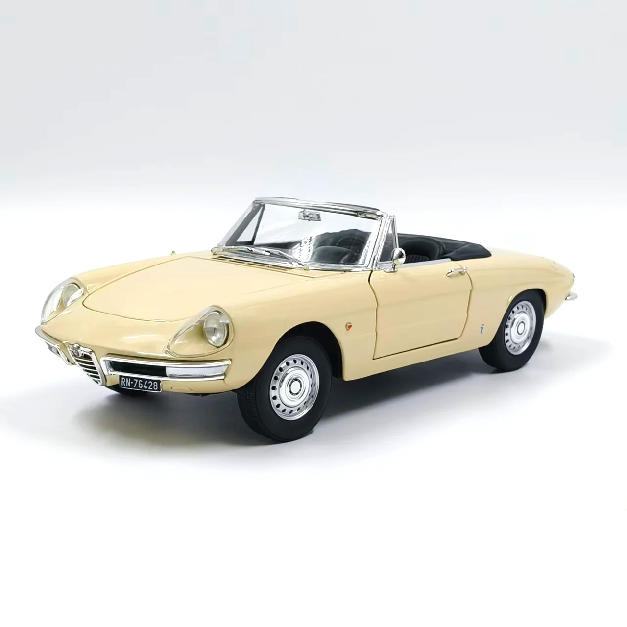 Модель автомобиля Duetto Spider 1966 года из литого металла, масштаб 1:18, серия Diecast TOURING