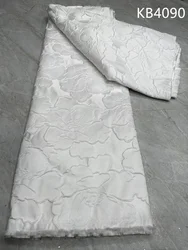 Tessuto di pizzo africano 5 yarde tessuto broccato Jacquard 2024 di alta qualità tessuto damascato bianco nero per abito da festa di nozze KB4090