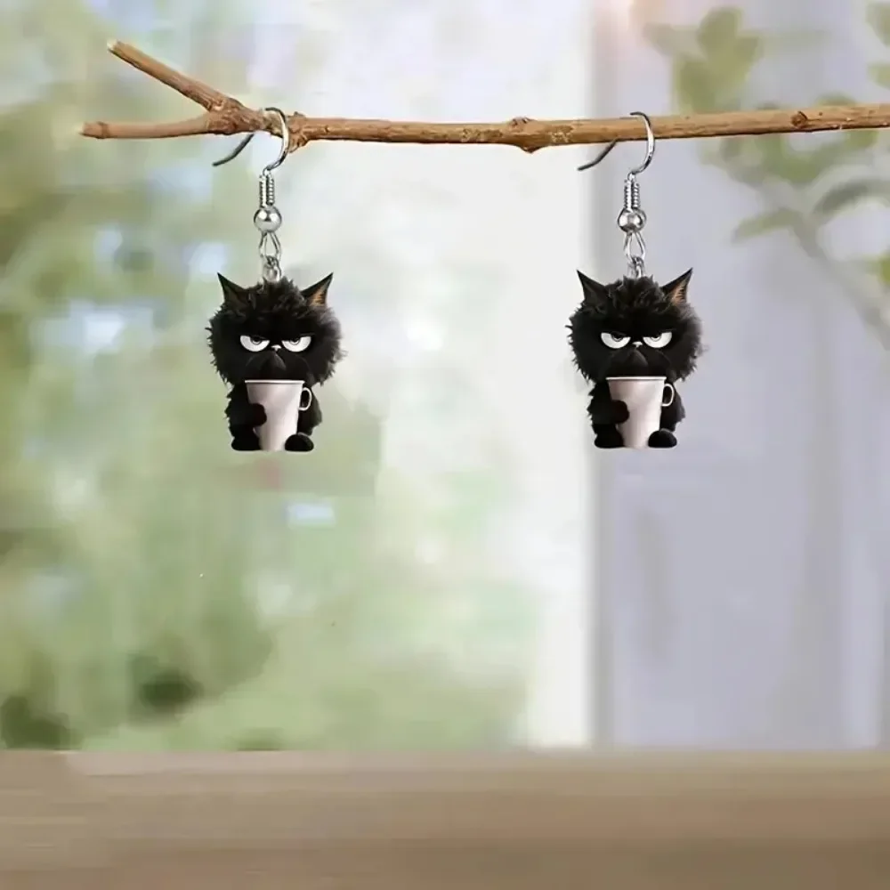 المرأة 2D شقة غاضبة القط الأسود الاكريليك الأقراط أزياء لطيف الحيوانات الصغيرة أقراط فريدة للفتيات اكسسوارات شخصية هدية