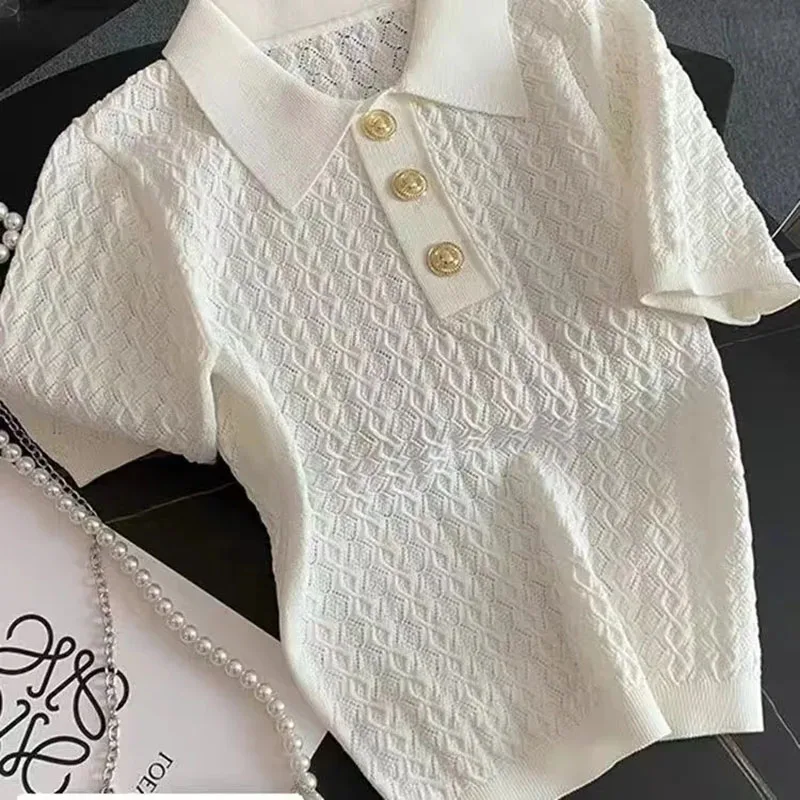 

Новая женская свободная футболка с воротником поло, свитер, женская летняя тонкая шикарная жаккардовая трикотажная футболка с короткими рукавами, удобная футболка на пуговицах